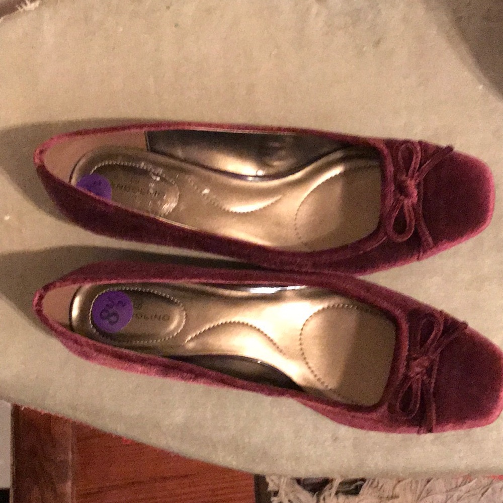 Velvet low heel